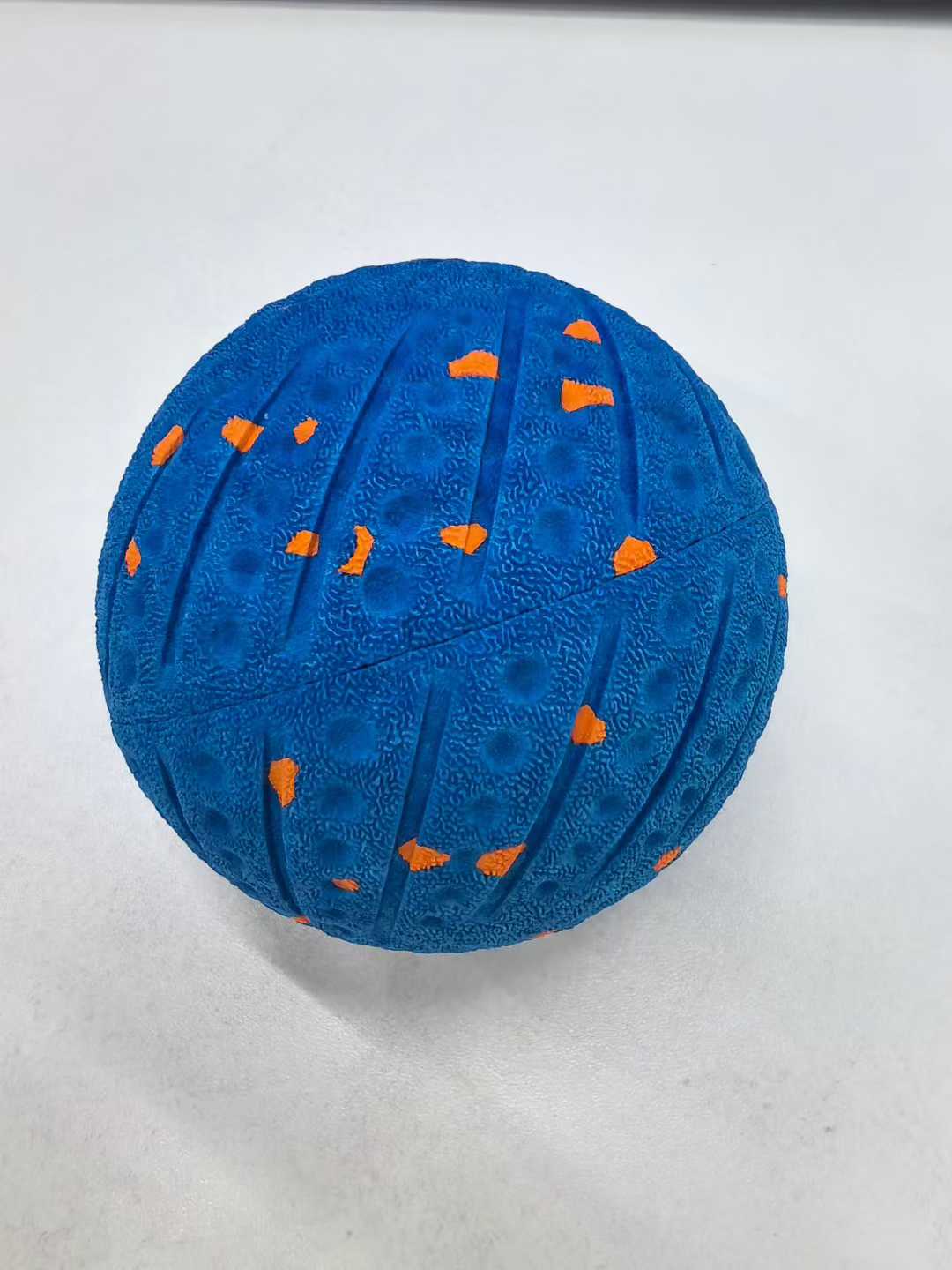 寵物玩球怕傷牙？富揚ETPU寵物球：軟硬度剛好，啃咬護齦兩不誤